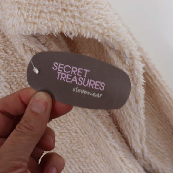 Rudolph Reindeer Pajama Top NWT - Picture 4 of 4